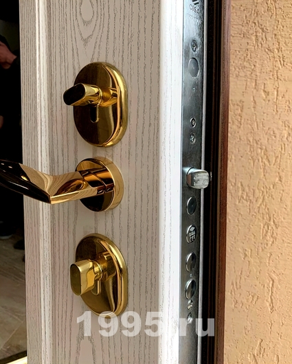 Двухсистемный замок, вид изнутри Двухсистемный замок, вид изнутри